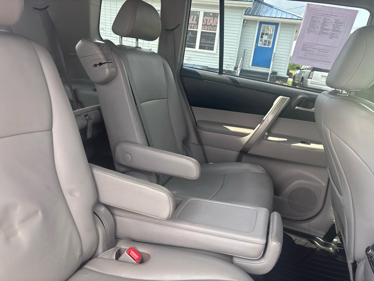 Toyota Highlander 4WD 4dr V6 (Natl) 2013