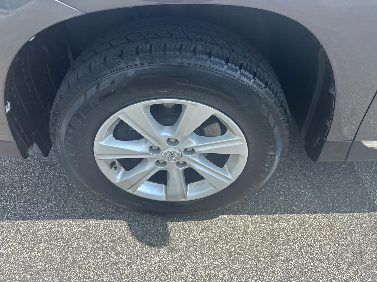 Toyota Highlander 4WD 4dr V6 (Natl) 2013