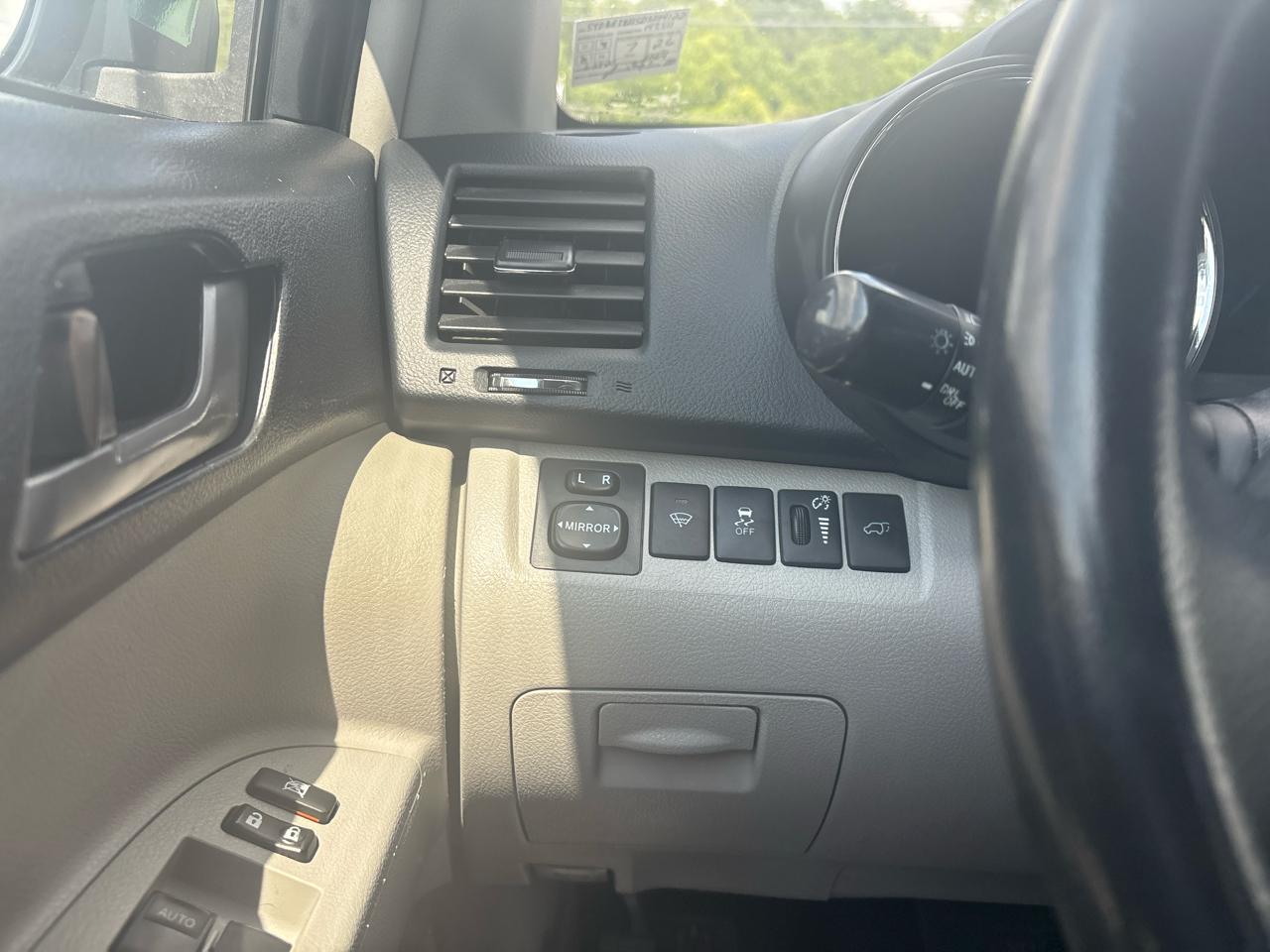 Toyota Highlander 4WD 4dr V6 (Natl) 2013