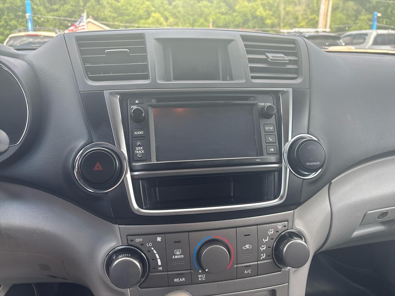 Toyota Highlander 4WD 4dr V6 (Natl) 2013