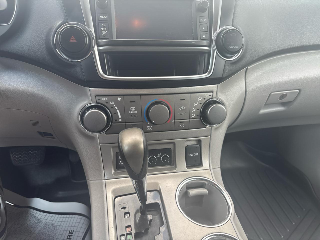Toyota Highlander 4WD 4dr V6 (Natl) 2013