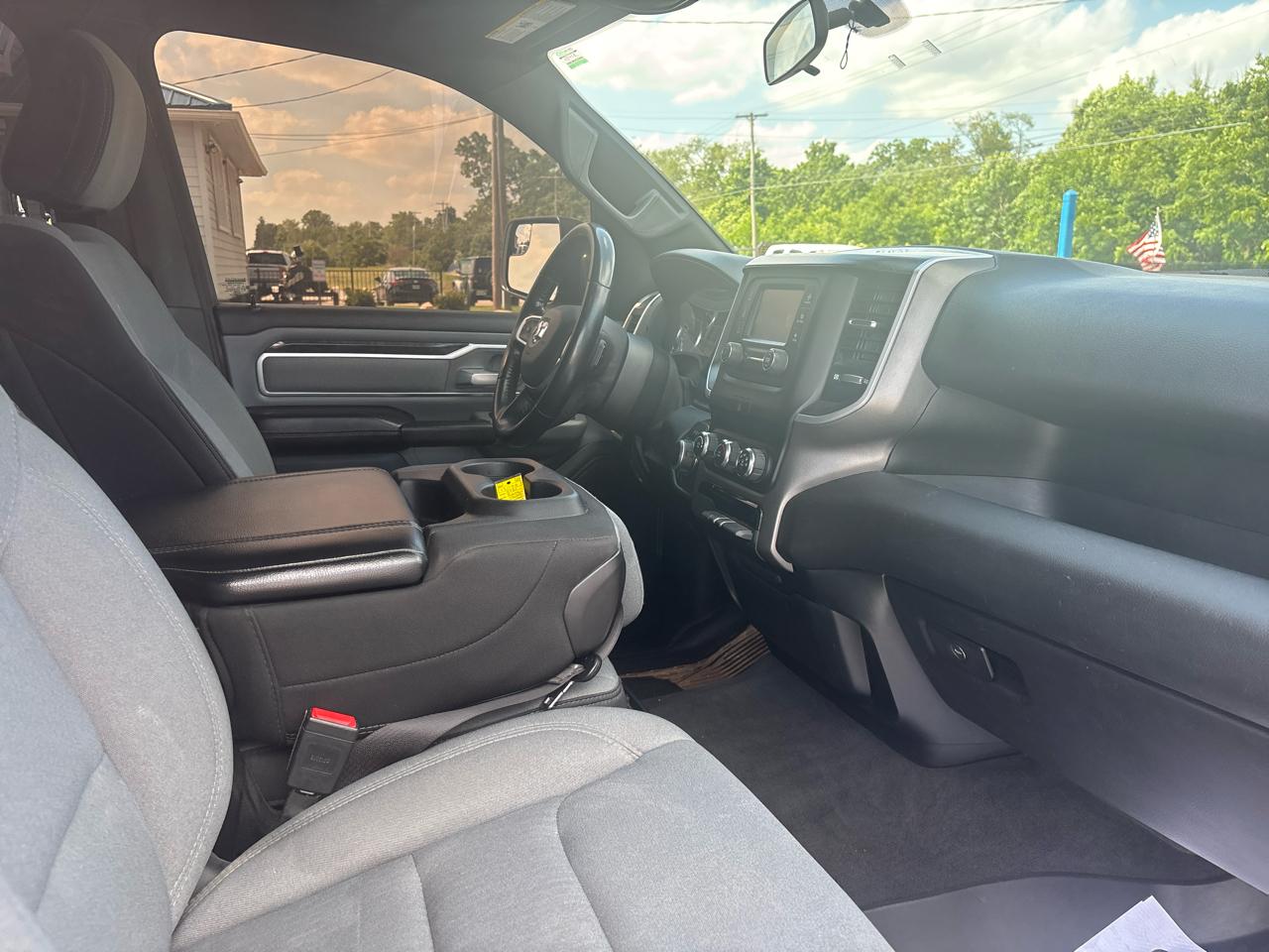 RAM 1500 Big Horn 4x4 Crew Cab 5'7" Box 2021