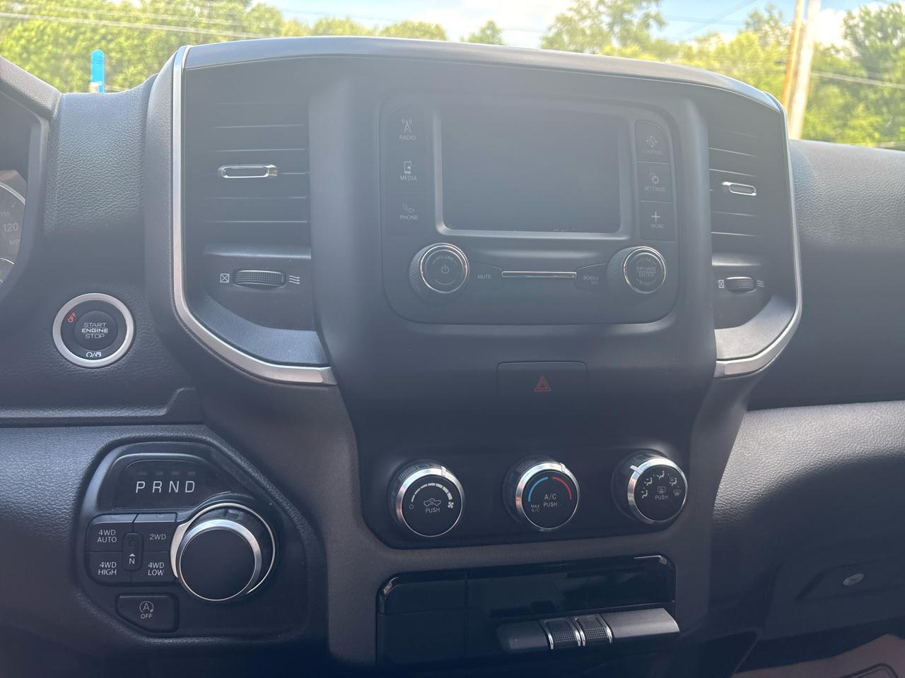 RAM 1500 Big Horn 4x4 Crew Cab 5'7" Box 2021