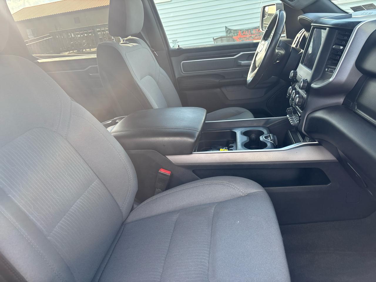 RAM 1500 Big Horn 4x4 Crew Cab 6'4" Box 2022