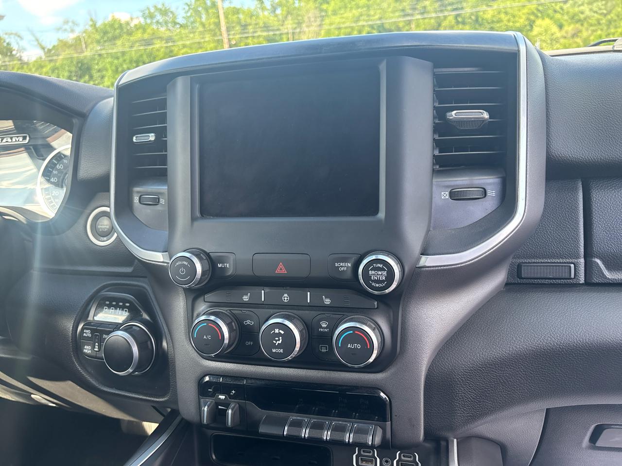 RAM 1500 Big Horn 4x4 Crew Cab 6'4" Box 2022