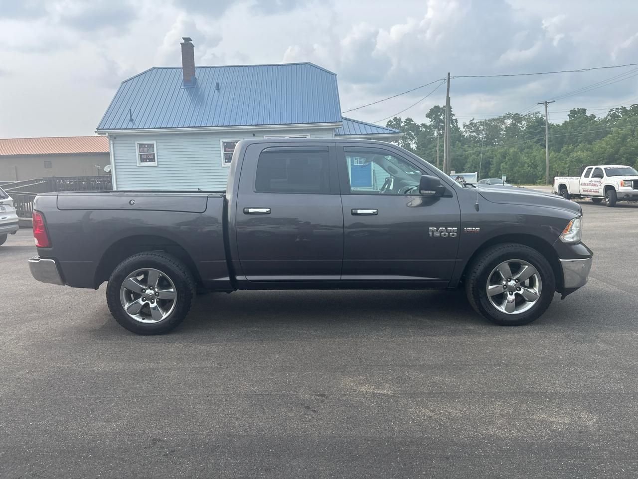 RAM 1500 Big Horn 4x4 Crew Cab 5'7" Box 2017
