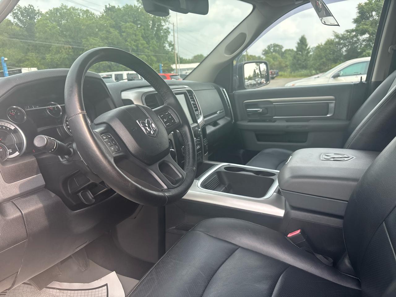 RAM 1500 Big Horn 4x4 Crew Cab 5'7" Box 2017