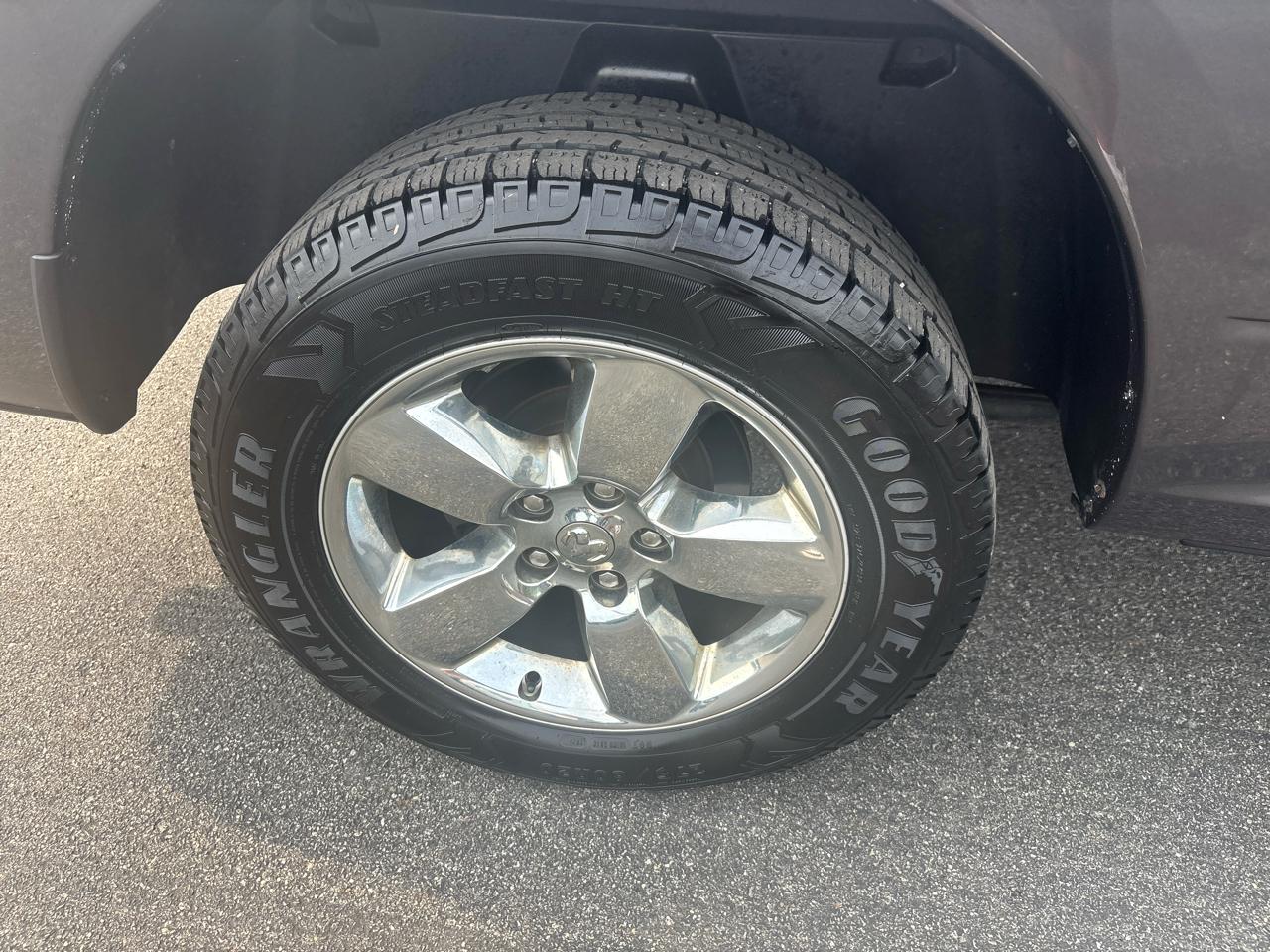 RAM 1500 Big Horn 4x4 Crew Cab 5'7" Box 2017