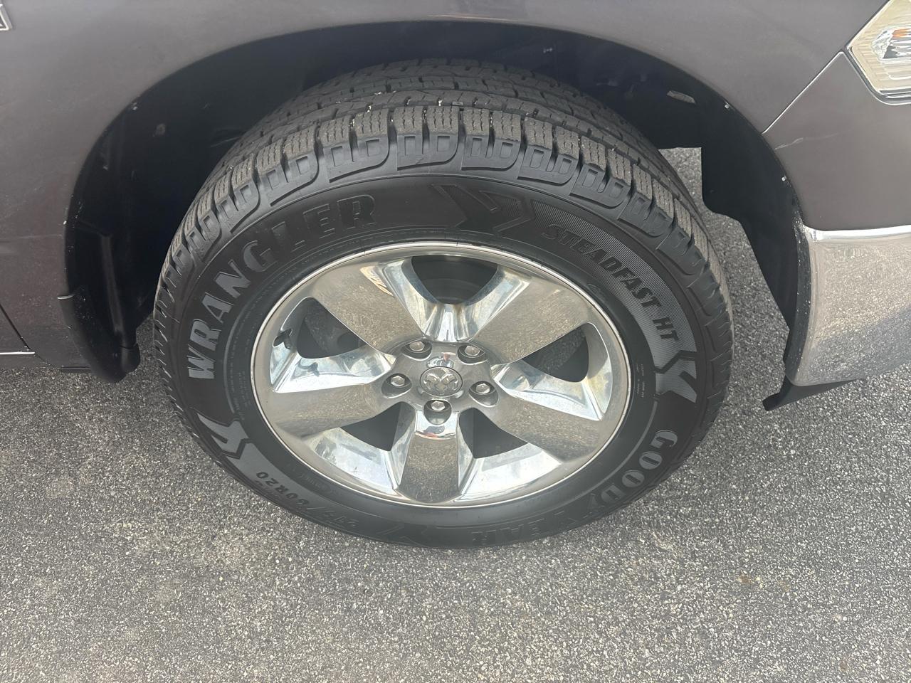 RAM 1500 Big Horn 4x4 Crew Cab 5'7" Box 2017