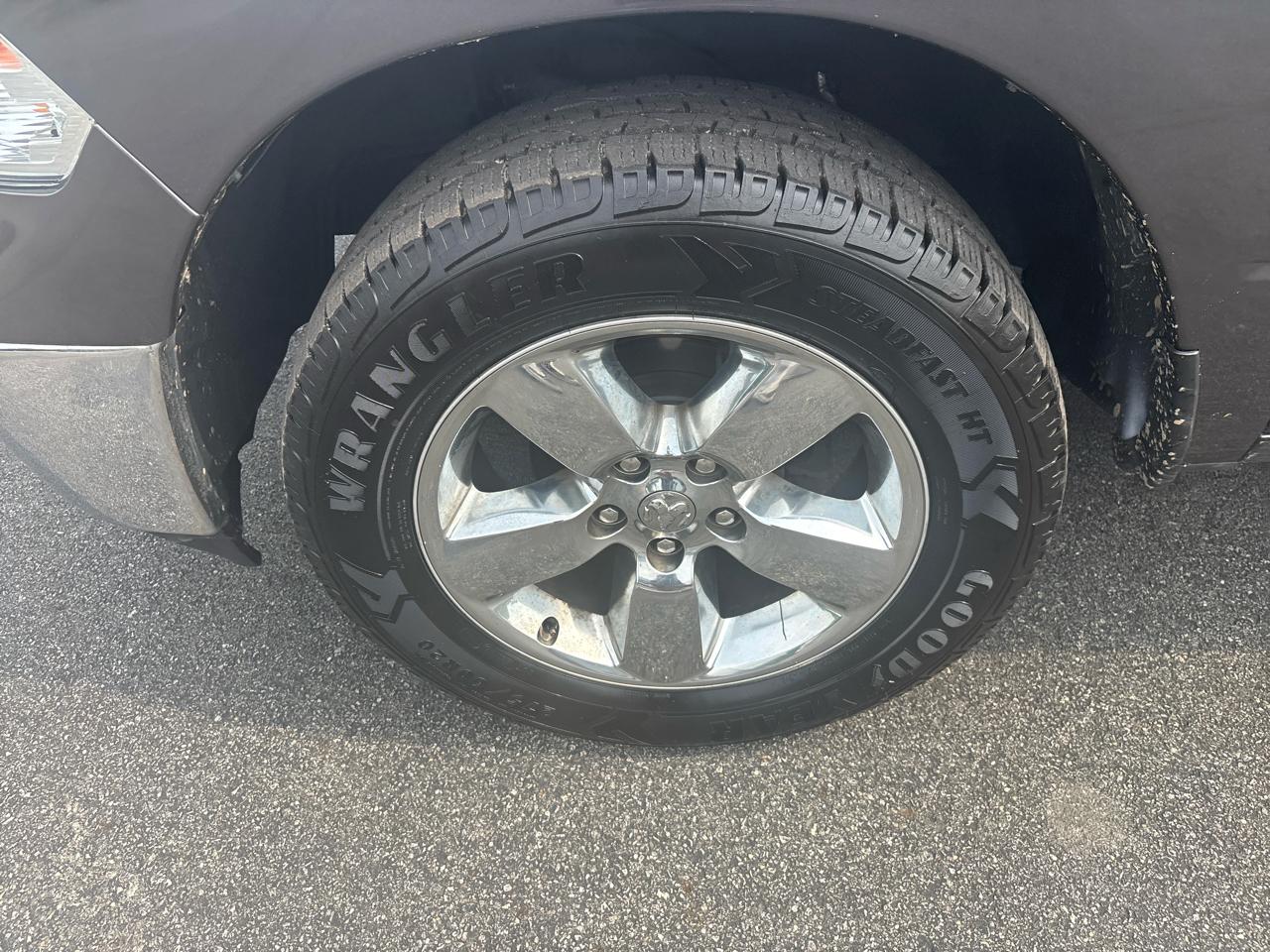 RAM 1500 Big Horn 4x4 Crew Cab 5'7" Box 2017