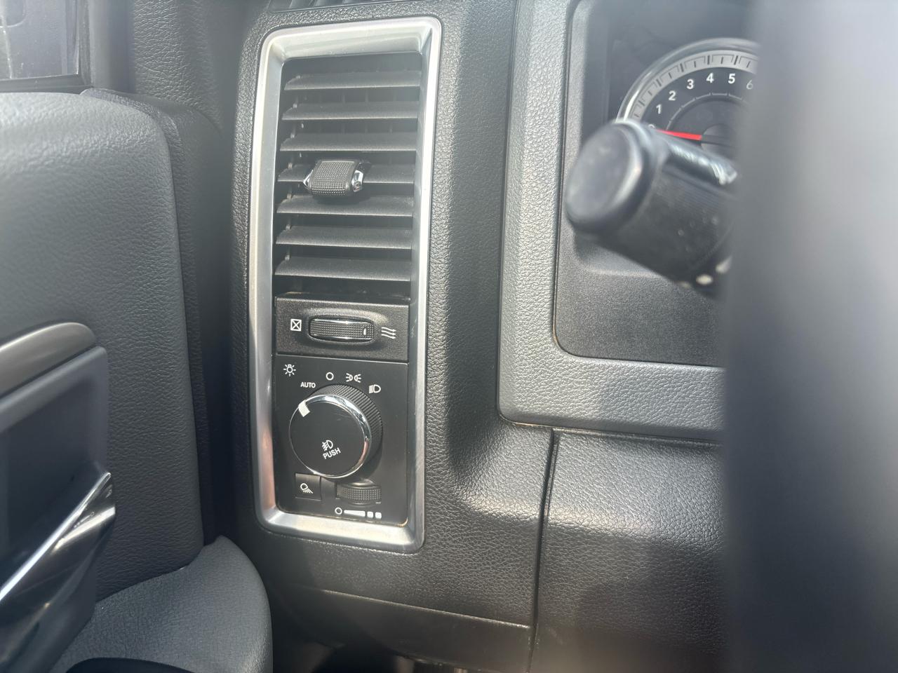 RAM 1500 Big Horn 4x4 Crew Cab 5'7" Box 2017