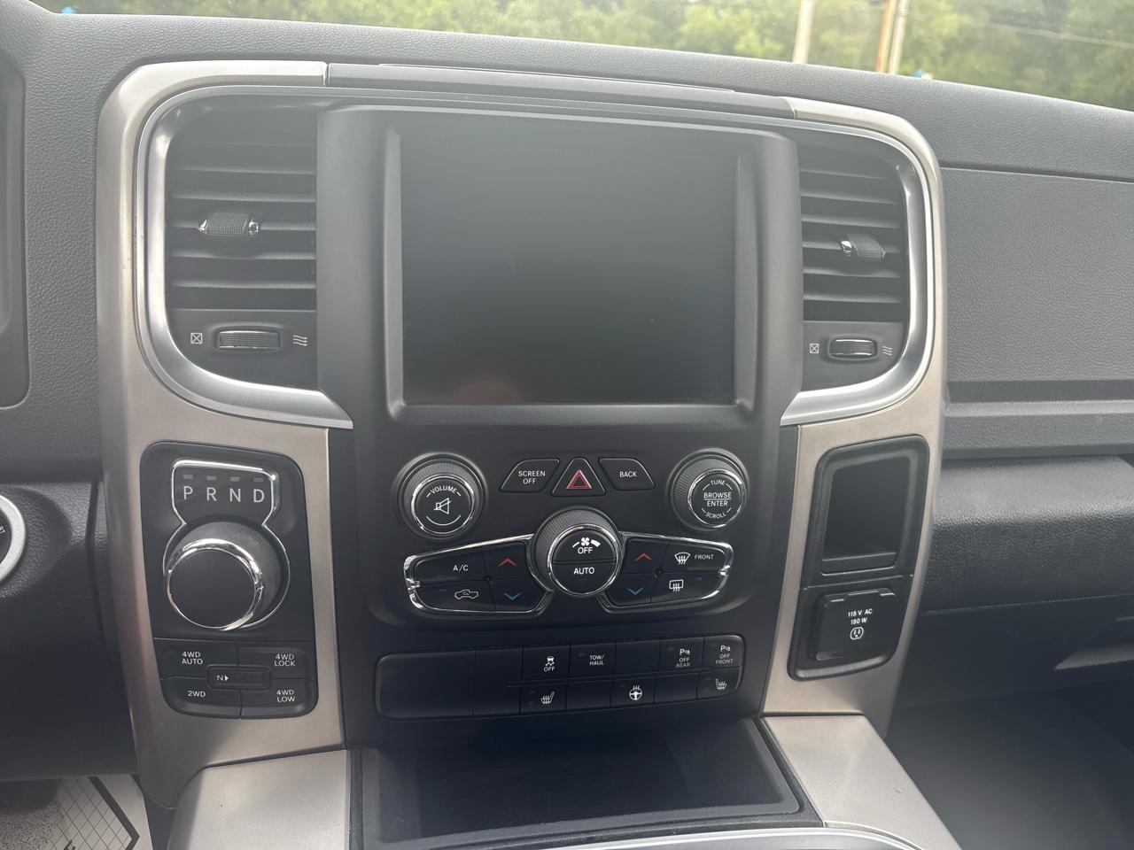 RAM 1500 Big Horn 4x4 Crew Cab 5'7" Box 2017