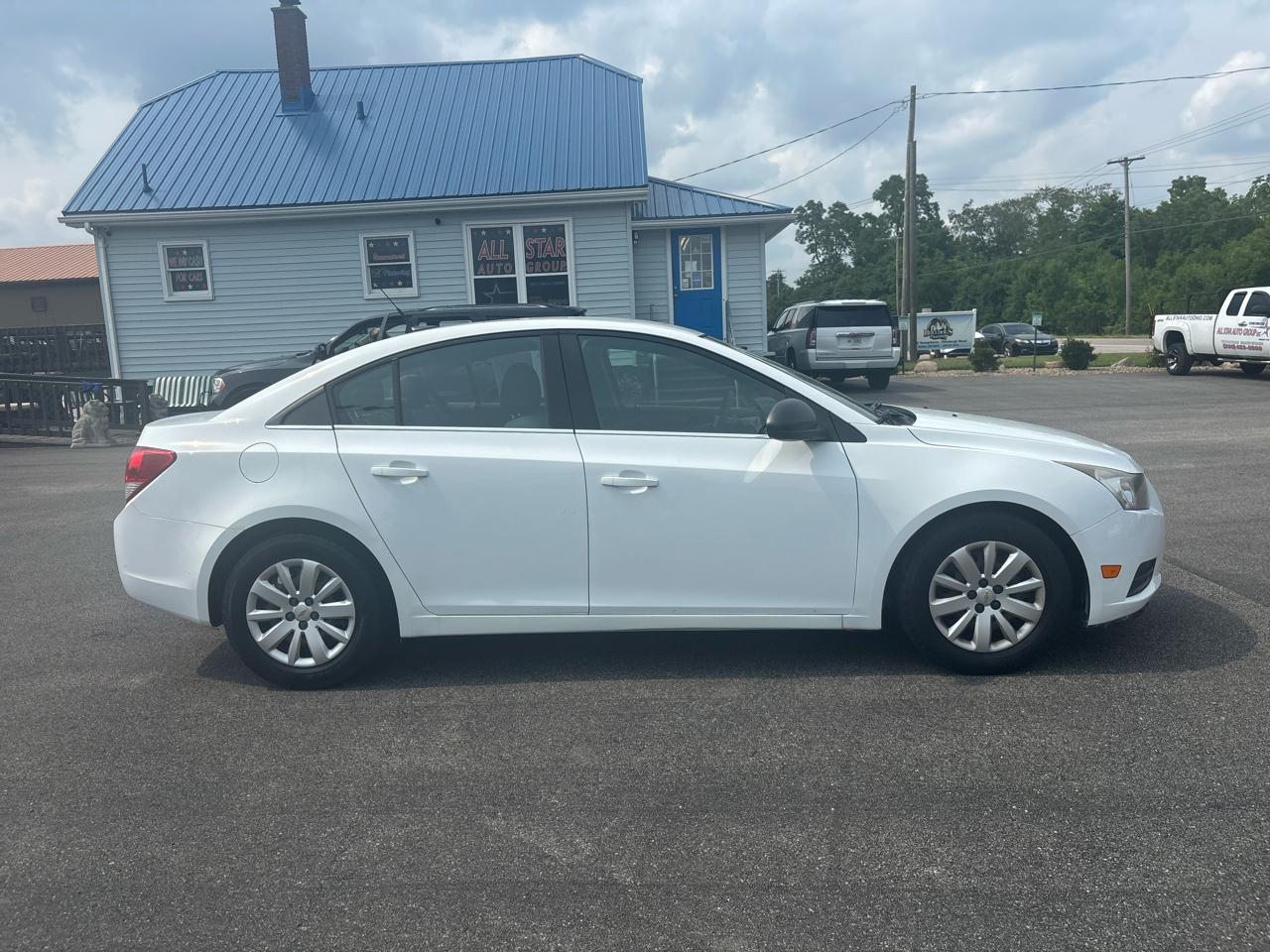 Chevrolet Cruze 4dr Sdn LS 2011