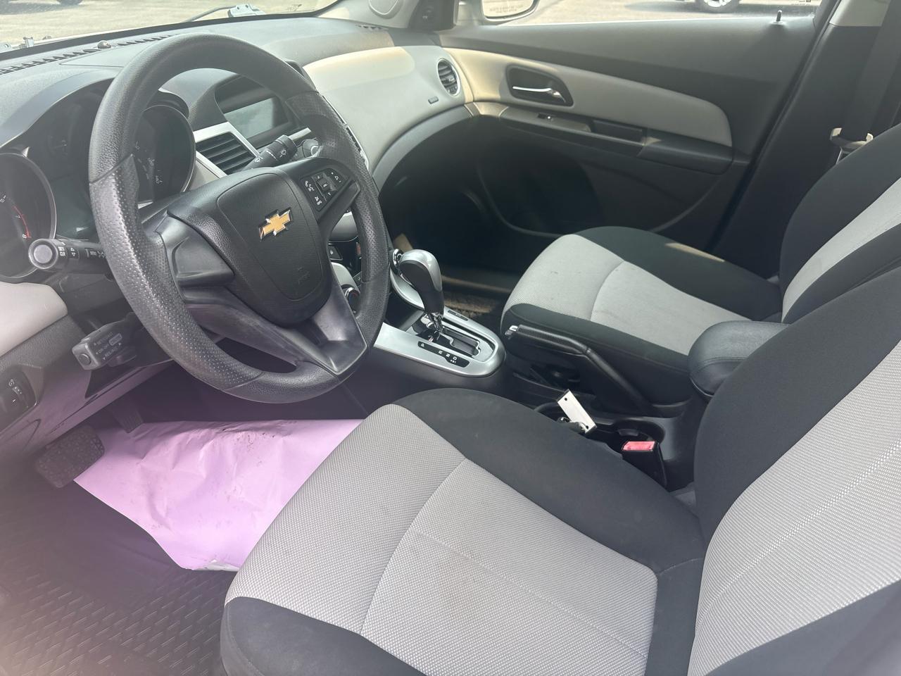 Chevrolet Cruze 4dr Sdn LS 2011