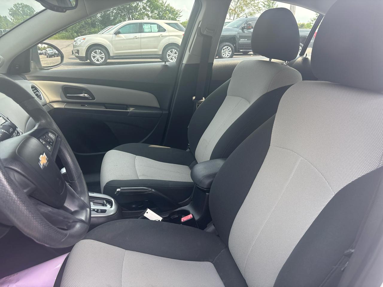 Chevrolet Cruze 4dr Sdn LS 2011