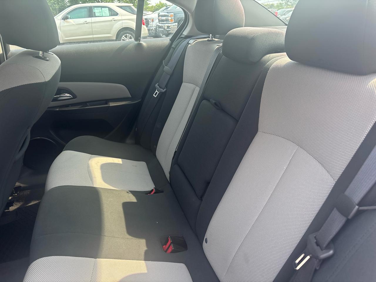 Chevrolet Cruze 4dr Sdn LS 2011