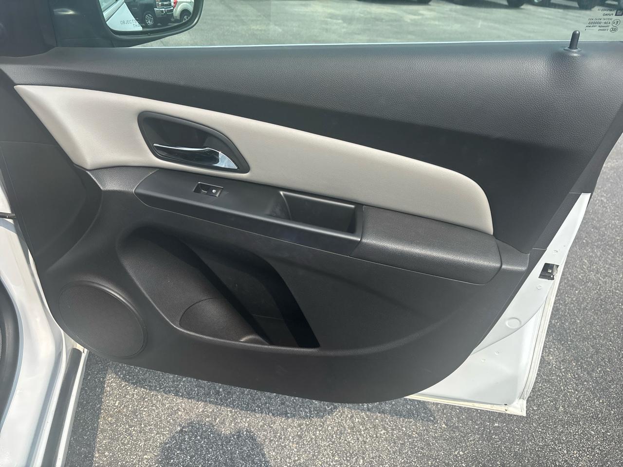 Chevrolet Cruze 4dr Sdn LS 2011