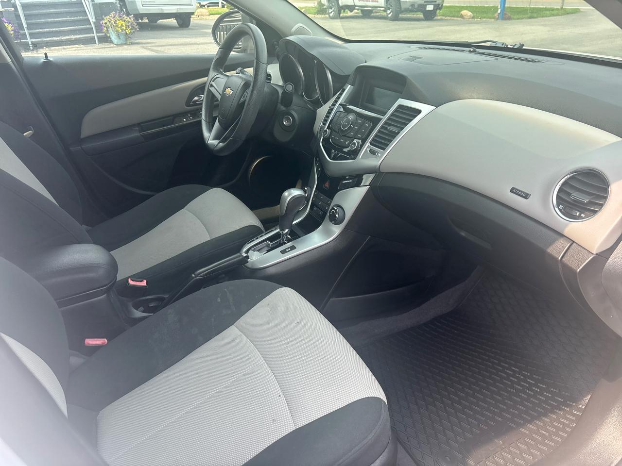 Chevrolet Cruze 4dr Sdn LS 2011