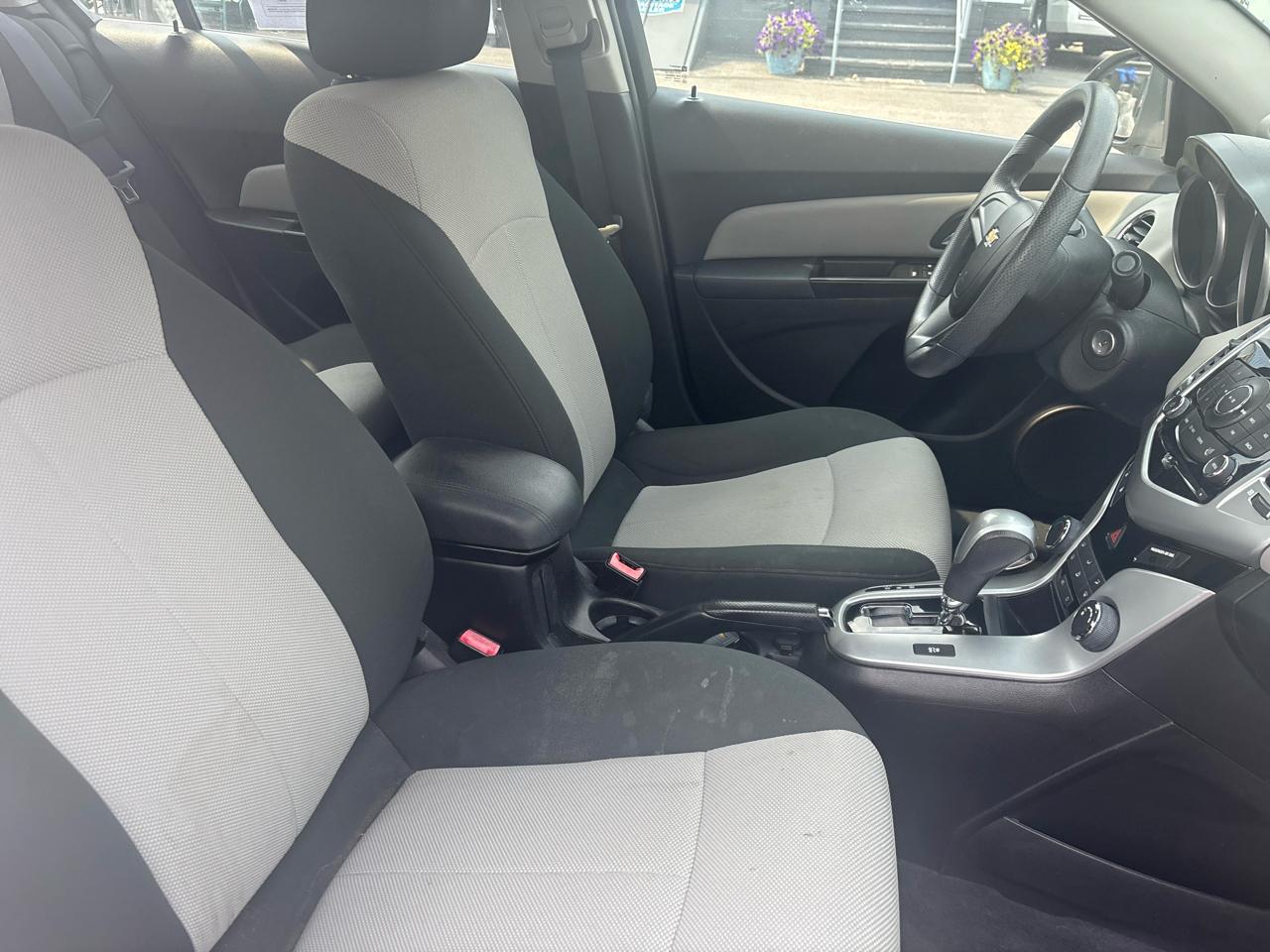 Chevrolet Cruze 4dr Sdn LS 2011