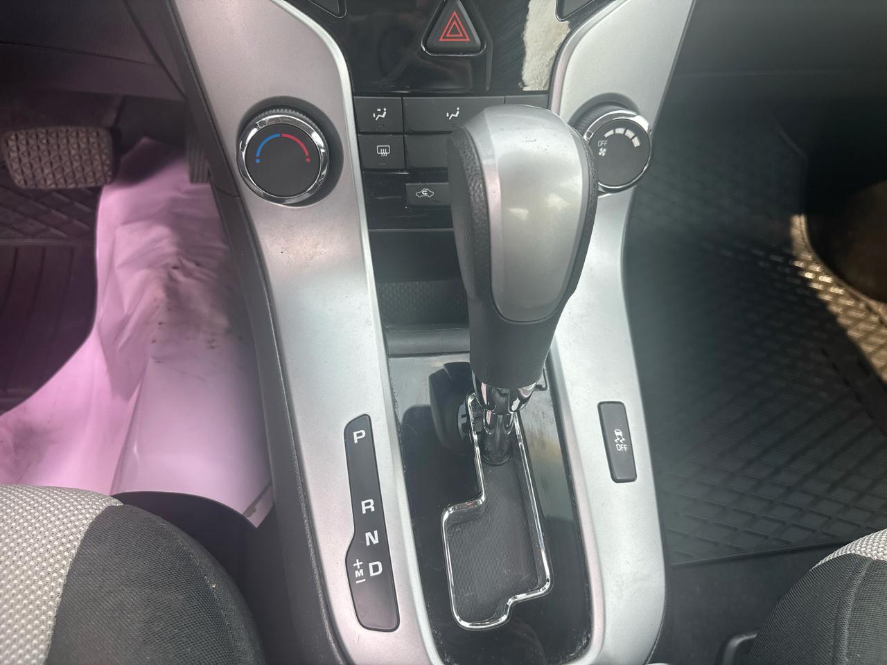 Chevrolet Cruze 4dr Sdn LS 2011