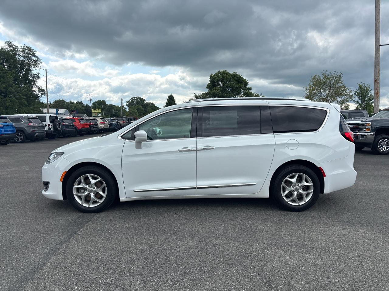 Chrysler Pacifica Touring-L Plus FWD 2017