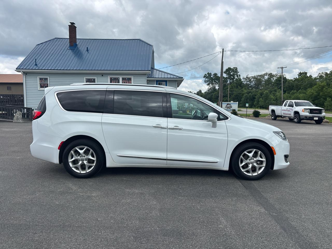 Chrysler Pacifica Touring-L Plus FWD 2017