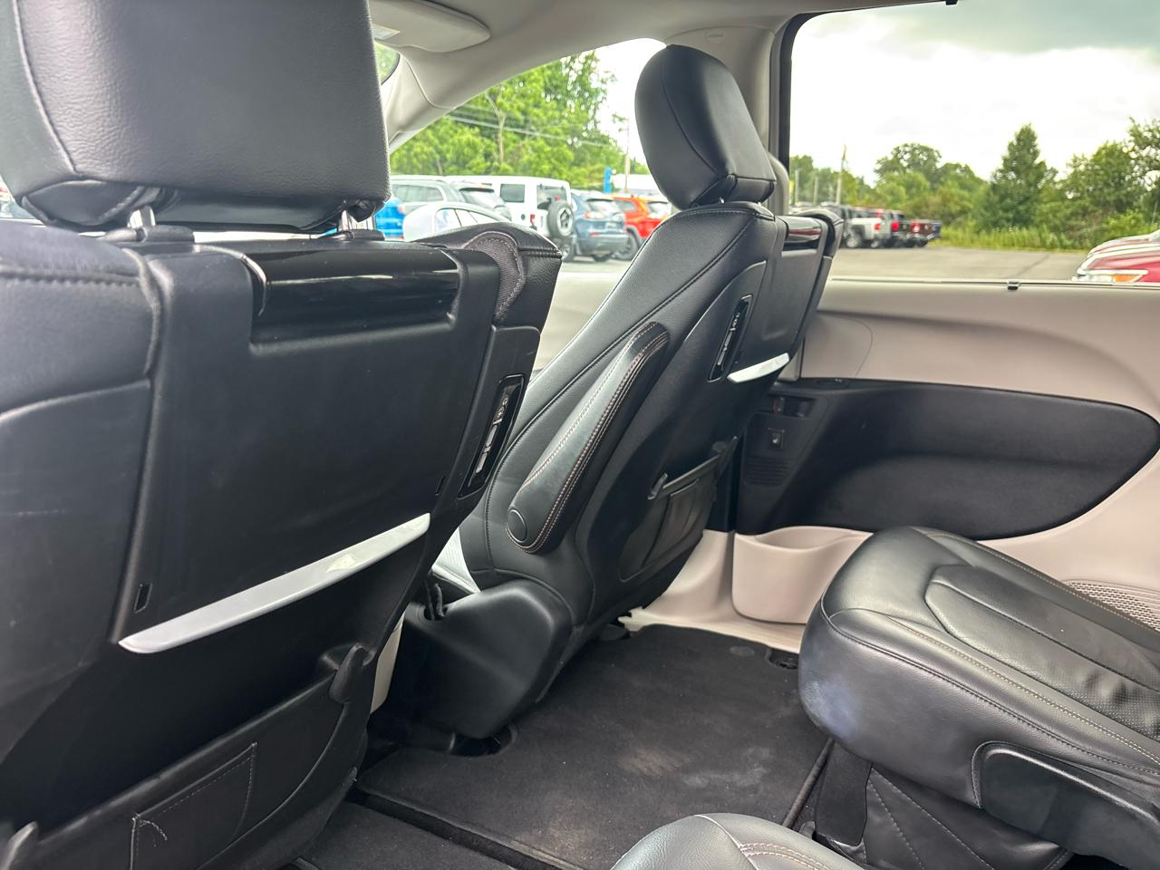 Chrysler Pacifica Touring-L Plus FWD 2017