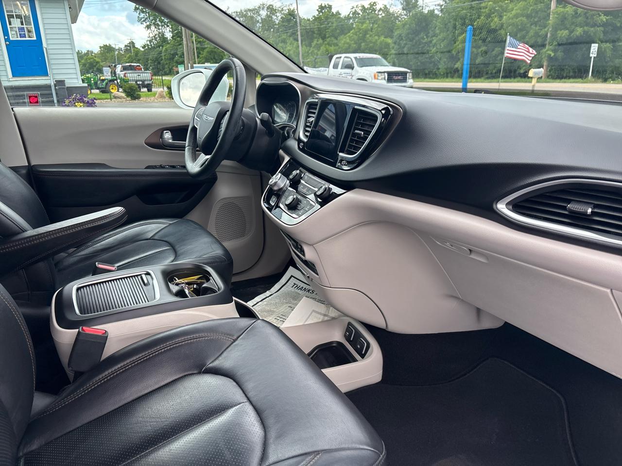 Chrysler Pacifica Touring-L Plus FWD 2017