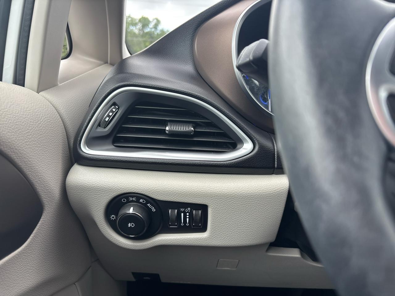 Chrysler Pacifica Touring-L Plus FWD 2017