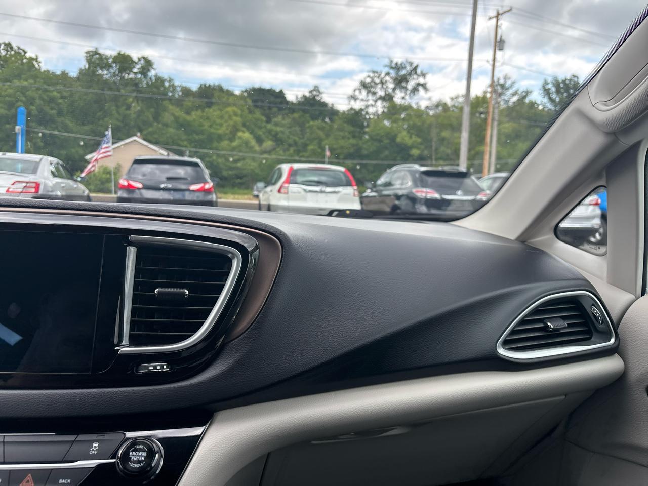 Chrysler Pacifica Touring-L Plus FWD 2017