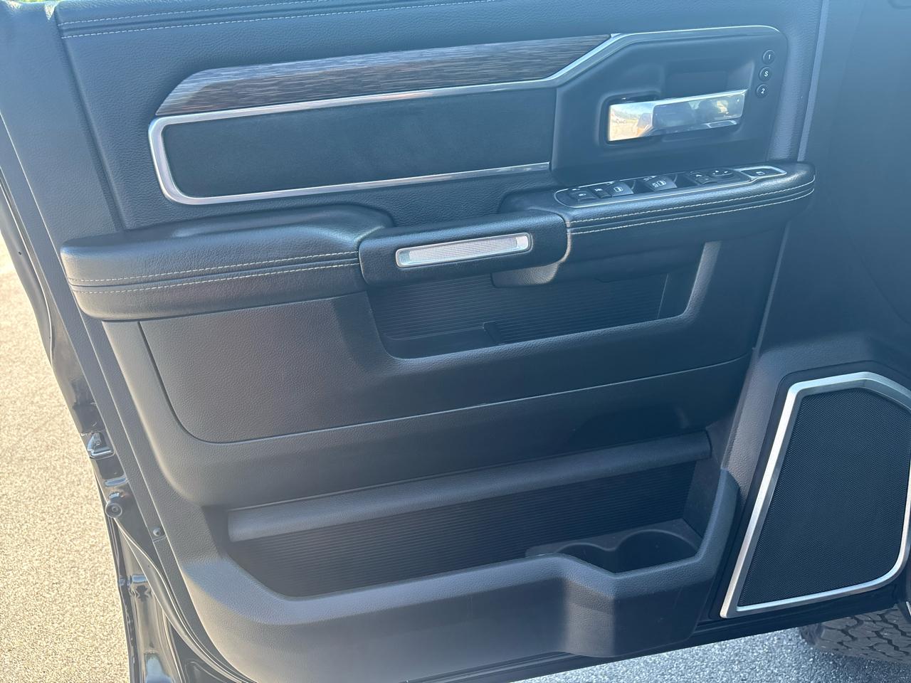 RAM 2500 Laramie 4x4 Crew Cab 6'4" Box 2019