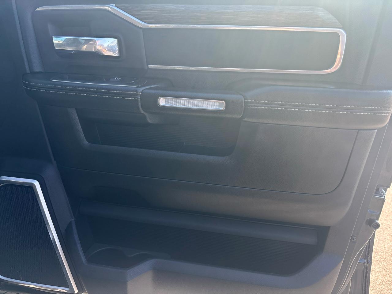 RAM 2500 Laramie 4x4 Crew Cab 6'4" Box 2019