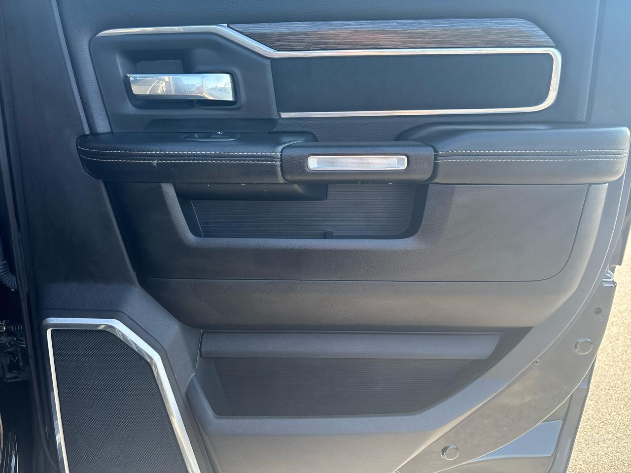 RAM 2500 Laramie 4x4 Crew Cab 6'4" Box 2019