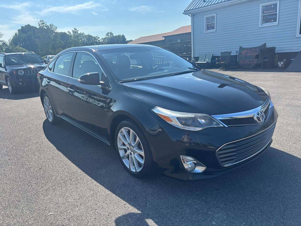 Toyota Avalon 4dr Sdn XLE Premium (Natl) 2013
