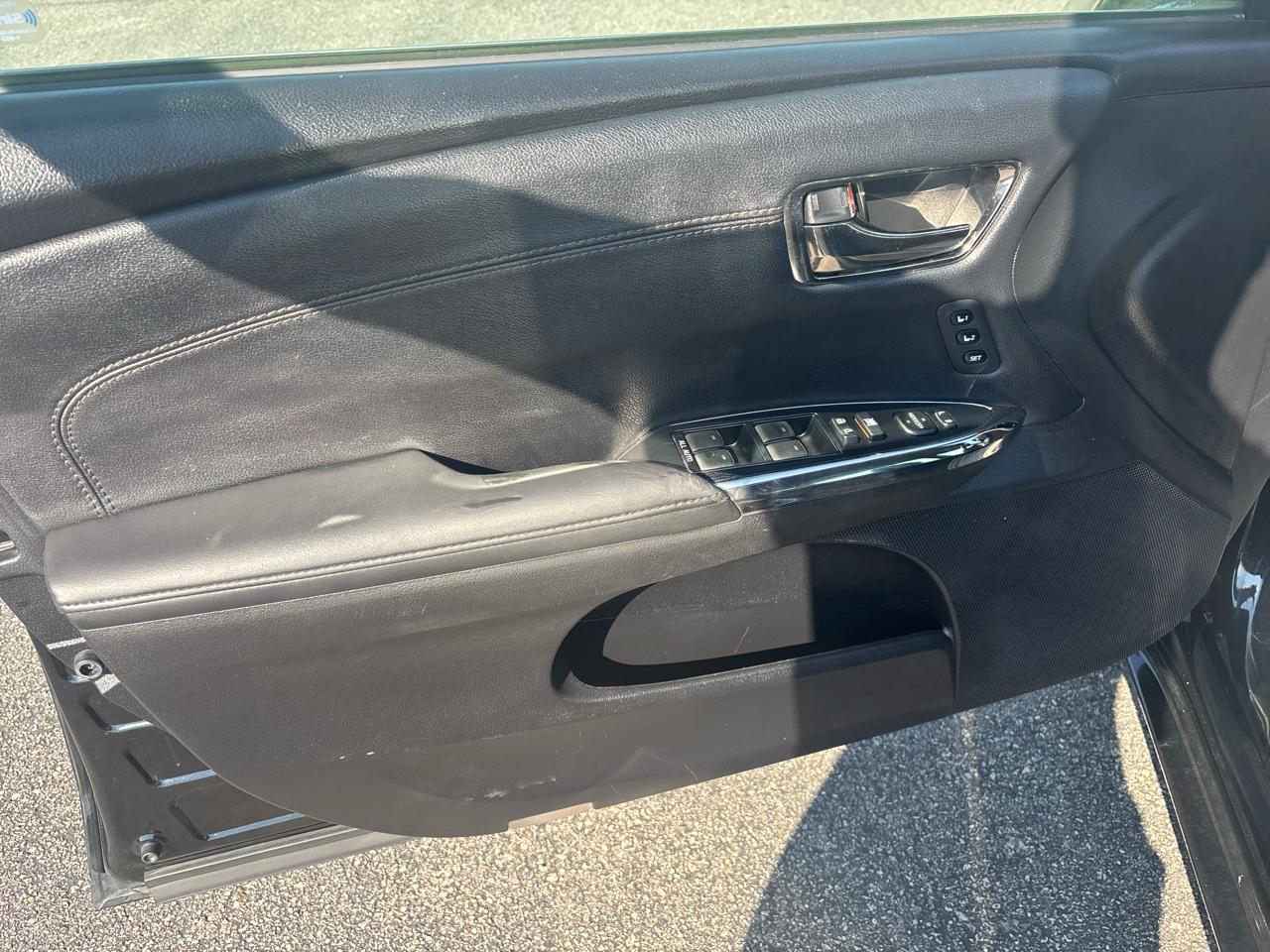 Toyota Avalon 4dr Sdn XLE Premium (Natl) 2013