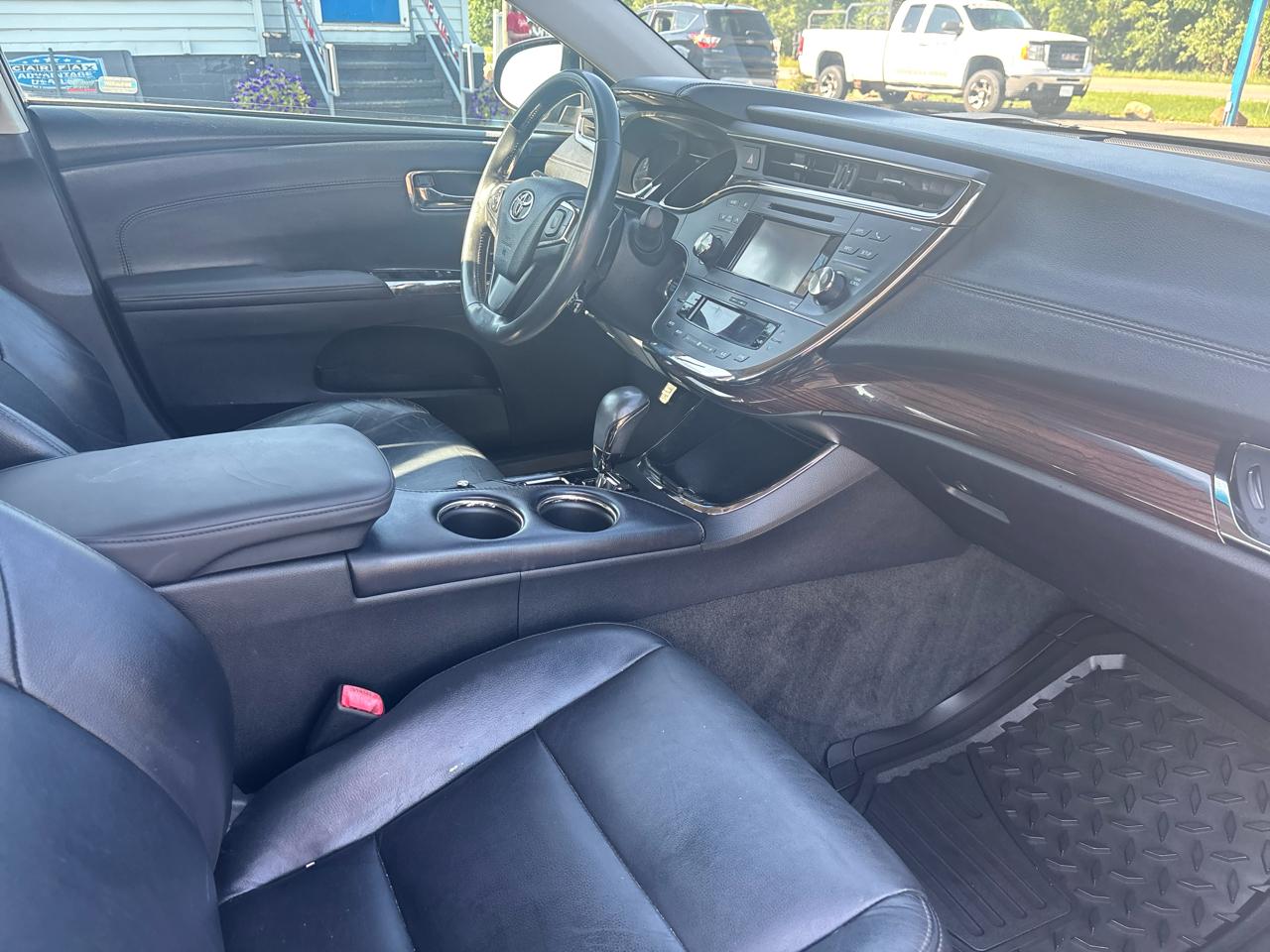 Toyota Avalon 4dr Sdn XLE Premium (Natl) 2013