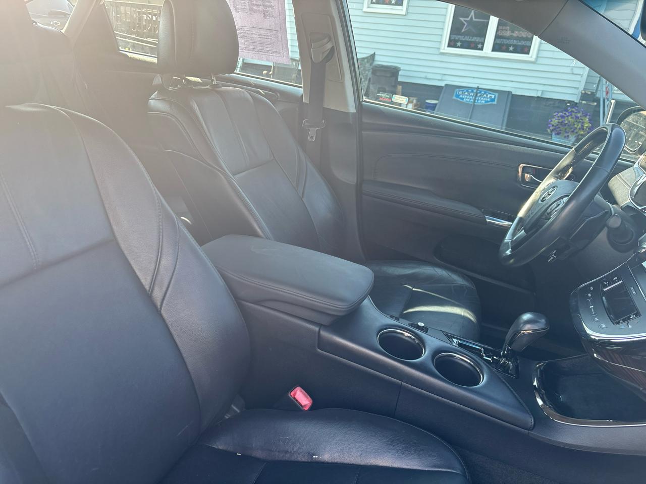 Toyota Avalon 4dr Sdn XLE Premium (Natl) 2013