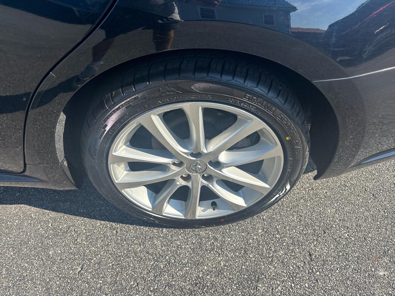 Toyota Avalon 4dr Sdn XLE Premium (Natl) 2013