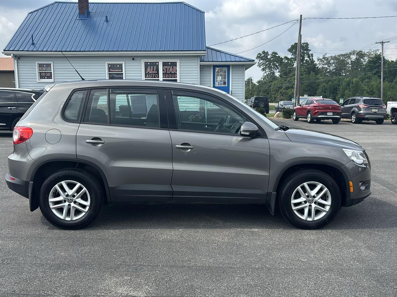 Volkswagen Tiguan 4WD 4dr S 4Motion 2011