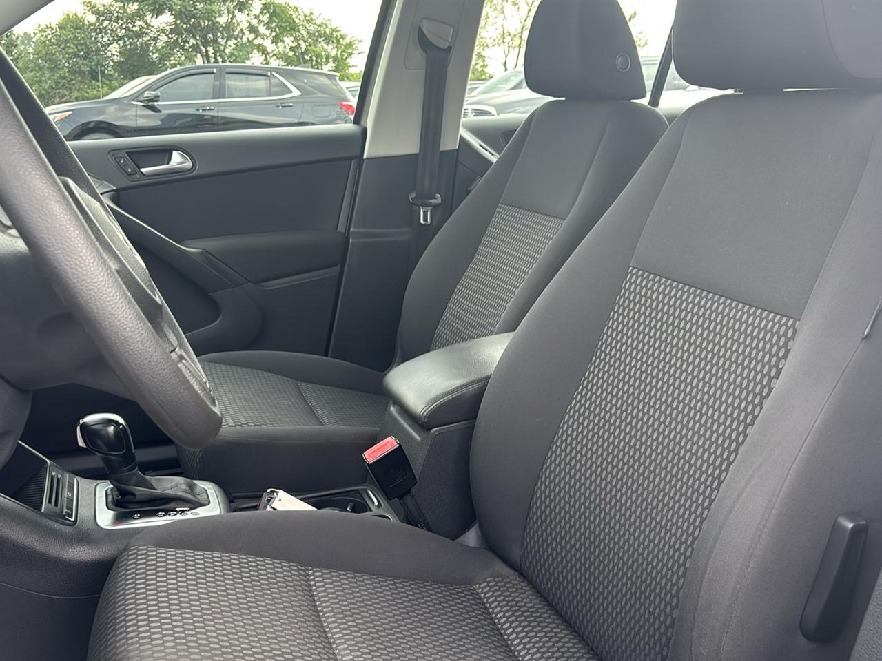 Volkswagen Tiguan 4WD 4dr S 4Motion 2011
