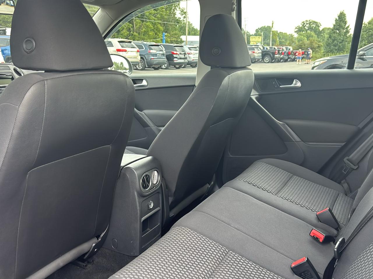 Volkswagen Tiguan 4WD 4dr S 4Motion 2011