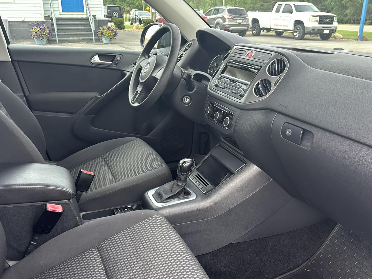 Volkswagen Tiguan 4WD 4dr S 4Motion 2011