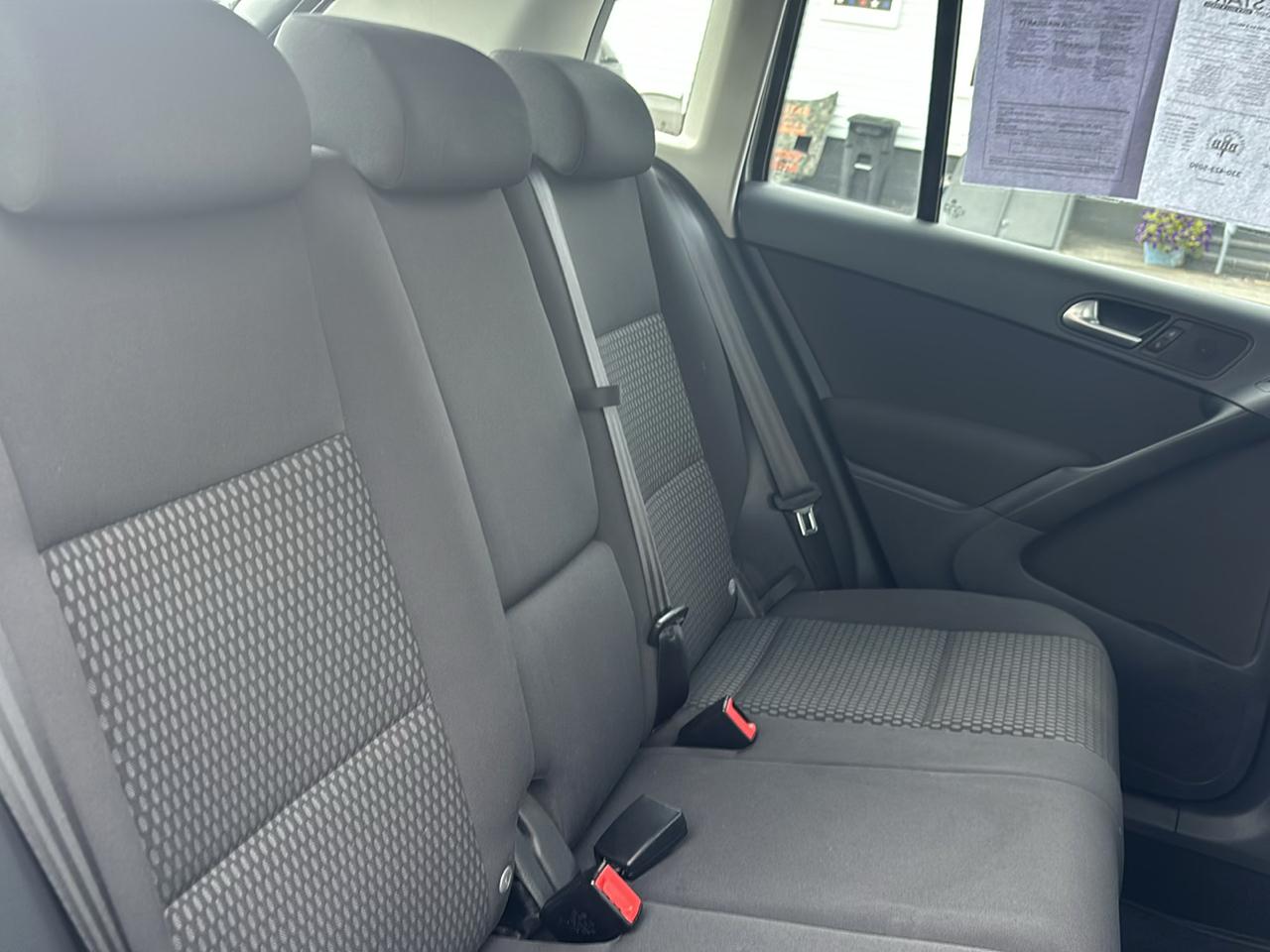 Volkswagen Tiguan 4WD 4dr S 4Motion 2011