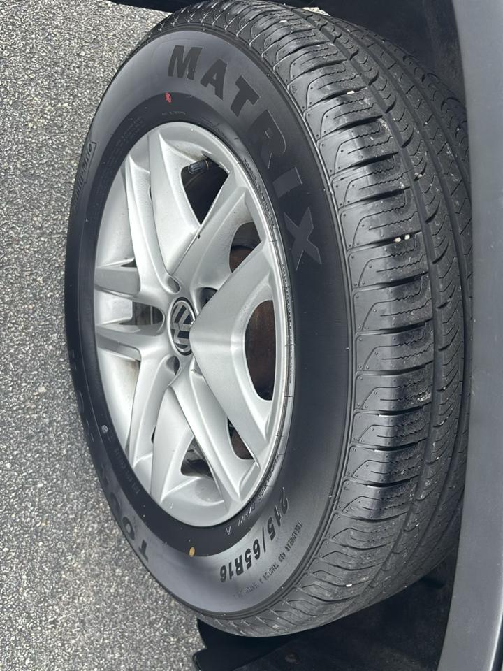 Volkswagen Tiguan 4WD 4dr S 4Motion 2011