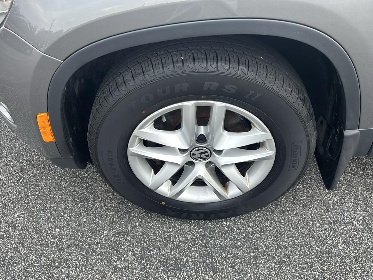 Volkswagen Tiguan 4WD 4dr S 4Motion 2011