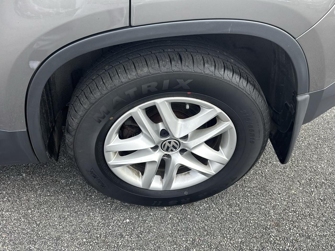 Volkswagen Tiguan 4WD 4dr S 4Motion 2011