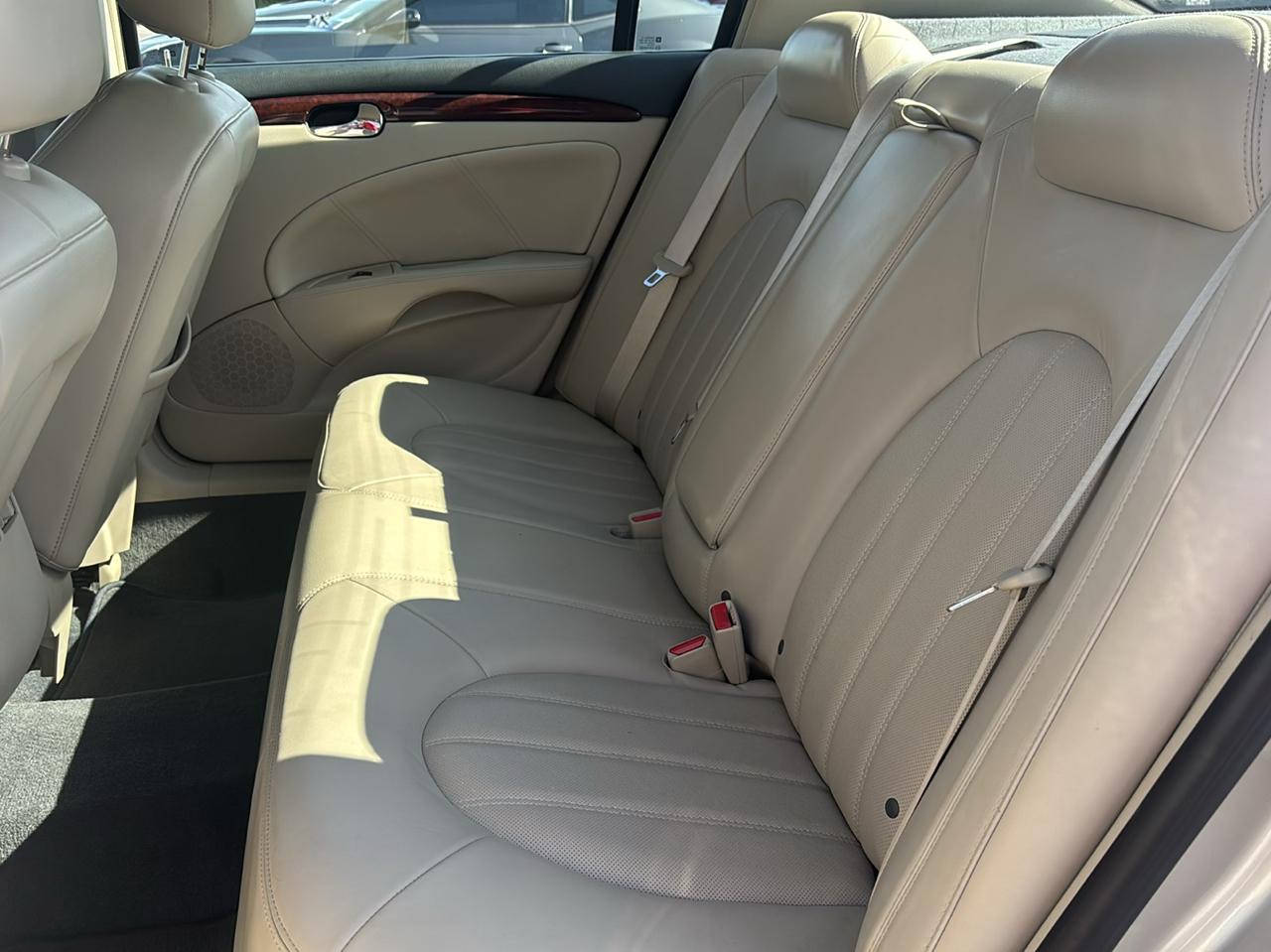 Buick Lucerne 4dr Sdn CXS 2006
