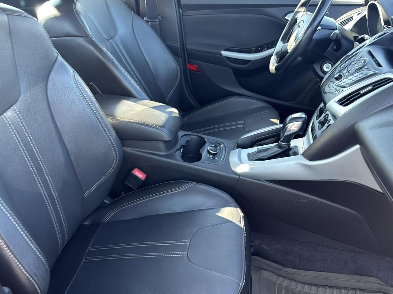 Ford Focus 4dr Sdn SE 2014