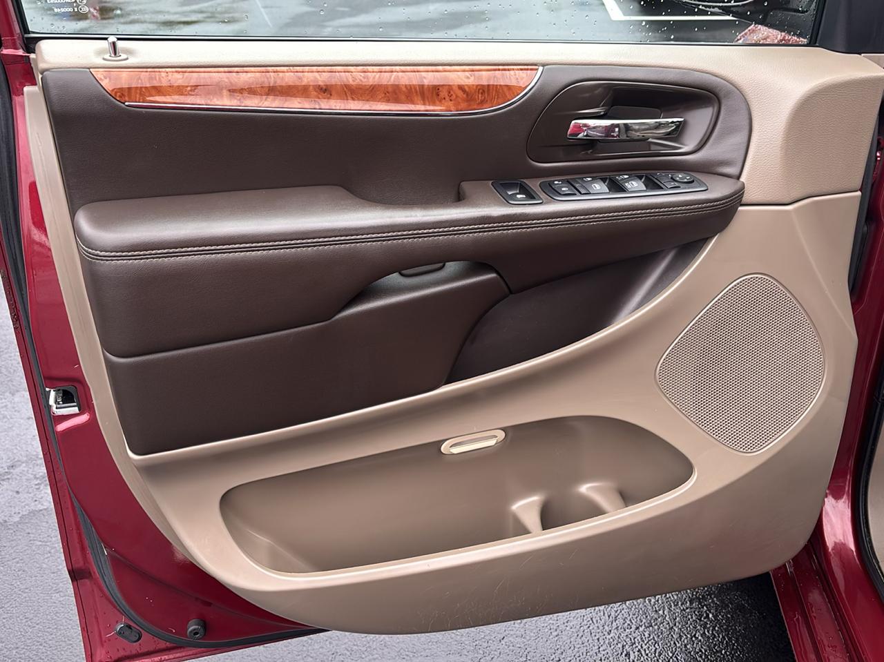 Chrysler Town & Country 4dr Wgn Touring 2013