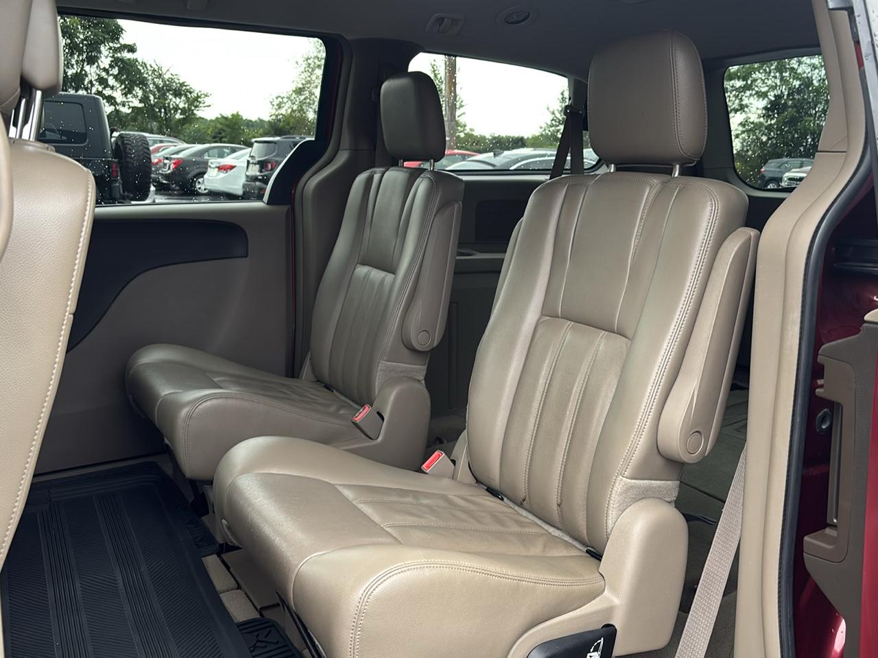 Chrysler Town & Country 4dr Wgn Touring 2013